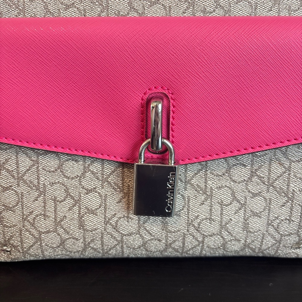 CALVIN KLEIN  Pink and Tan Crossbody Bag with Elegant Design - Picture 15 of 15